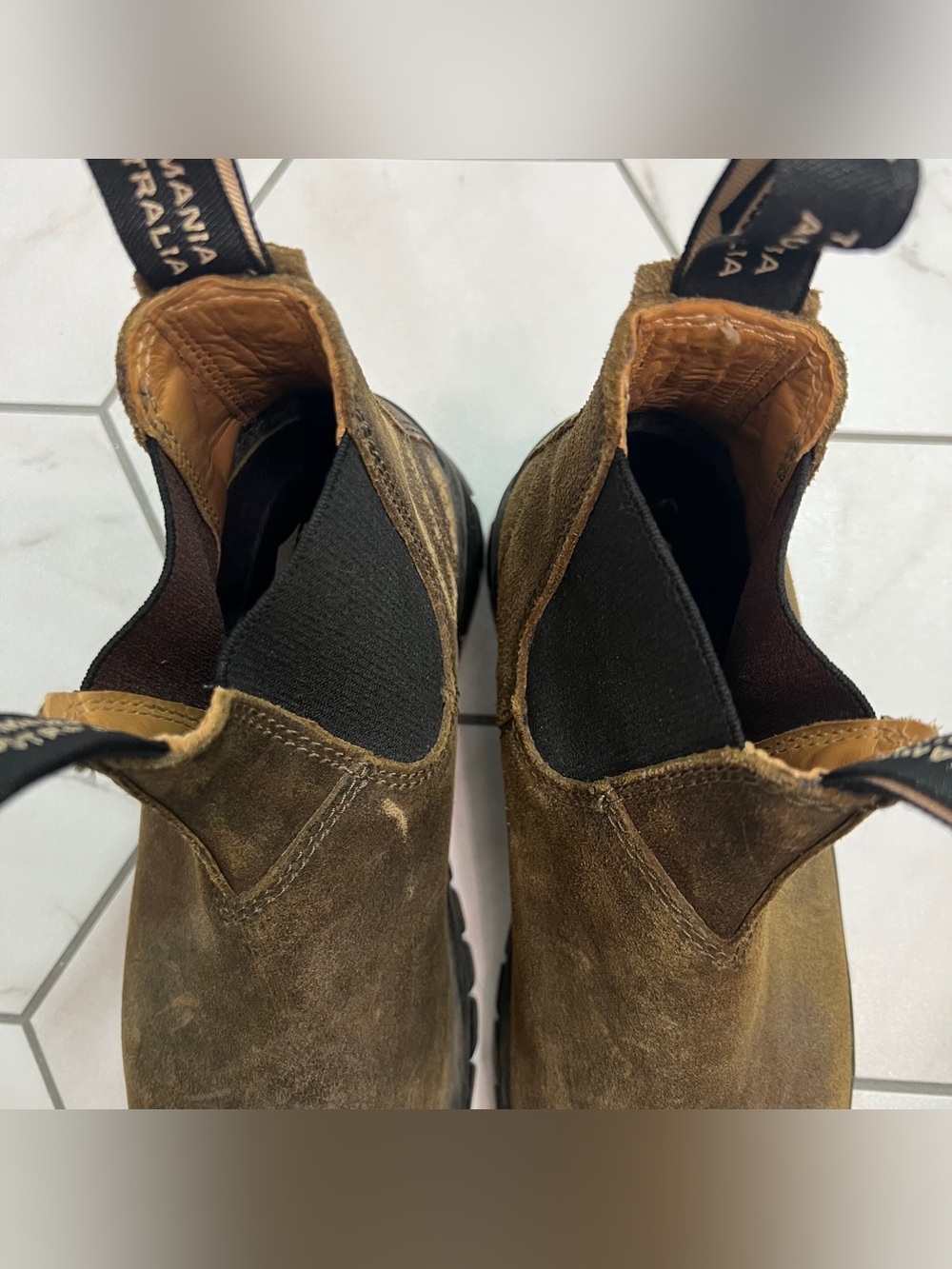 Blundstone 2322 Dark Olive Suede Lug Sole Chelsea Boot Size 6.5 US Women’s - Picture 3 of 12